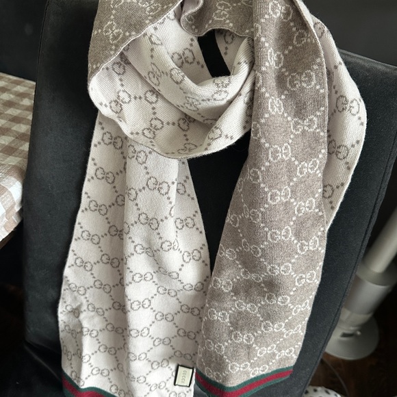 Authentic Gucci Monogram GG wool scarf beige/taupe reversible with stripe trim - Picture 6 of 9